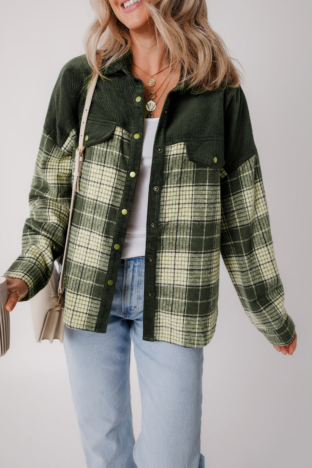 Chaqueta Sobrecamisa de Cuadros Verde Oscuro con Botones a Presión y Diseño de Bloques de Color
